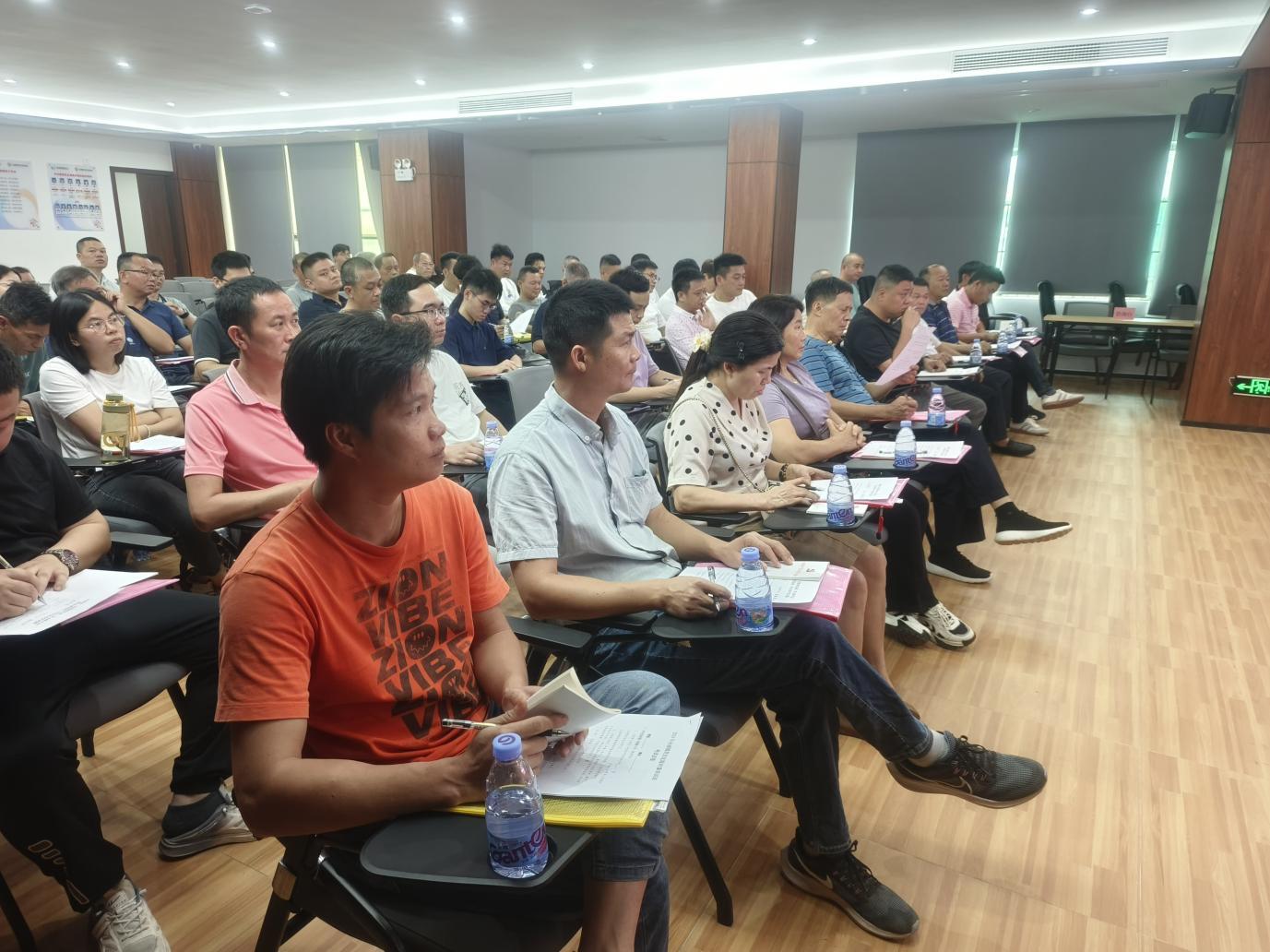 2聯(lián)學(xué)共建促交流 學(xué)好黨紀(jì)守底線——永湖鎮(zhèn)委黨校開展黨員進(jìn)黨校交叉培訓(xùn)班.jpg